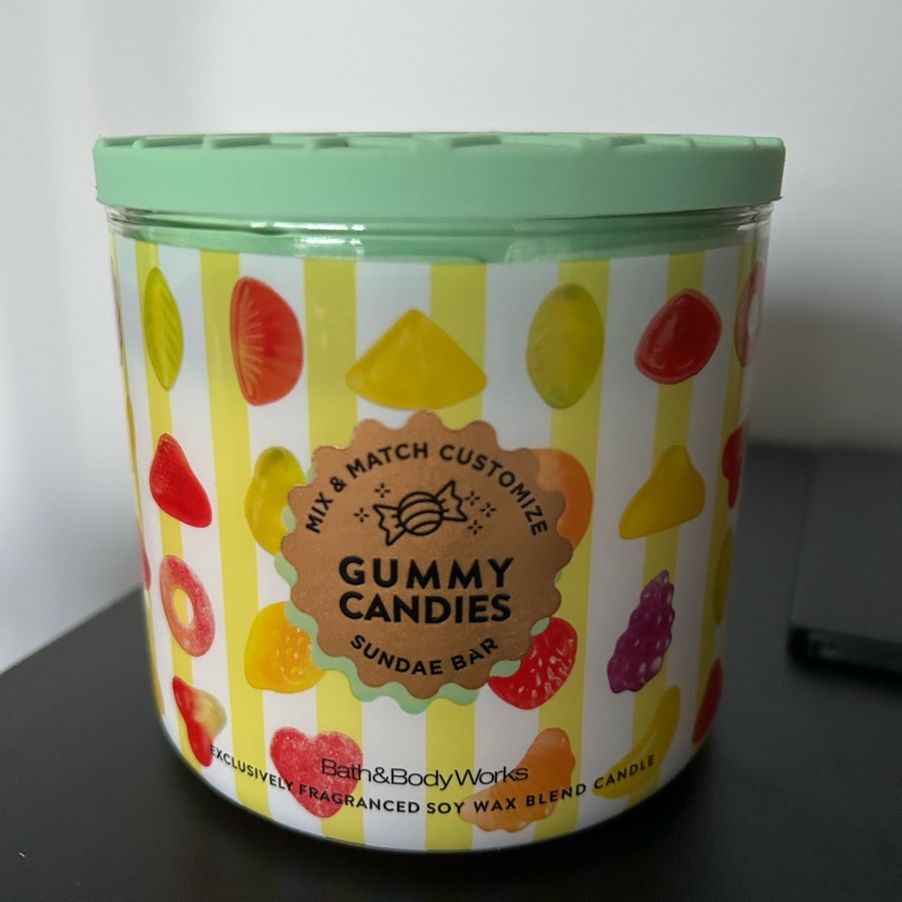 Bath & Body Works Gummy Candies 3 Wick Candle